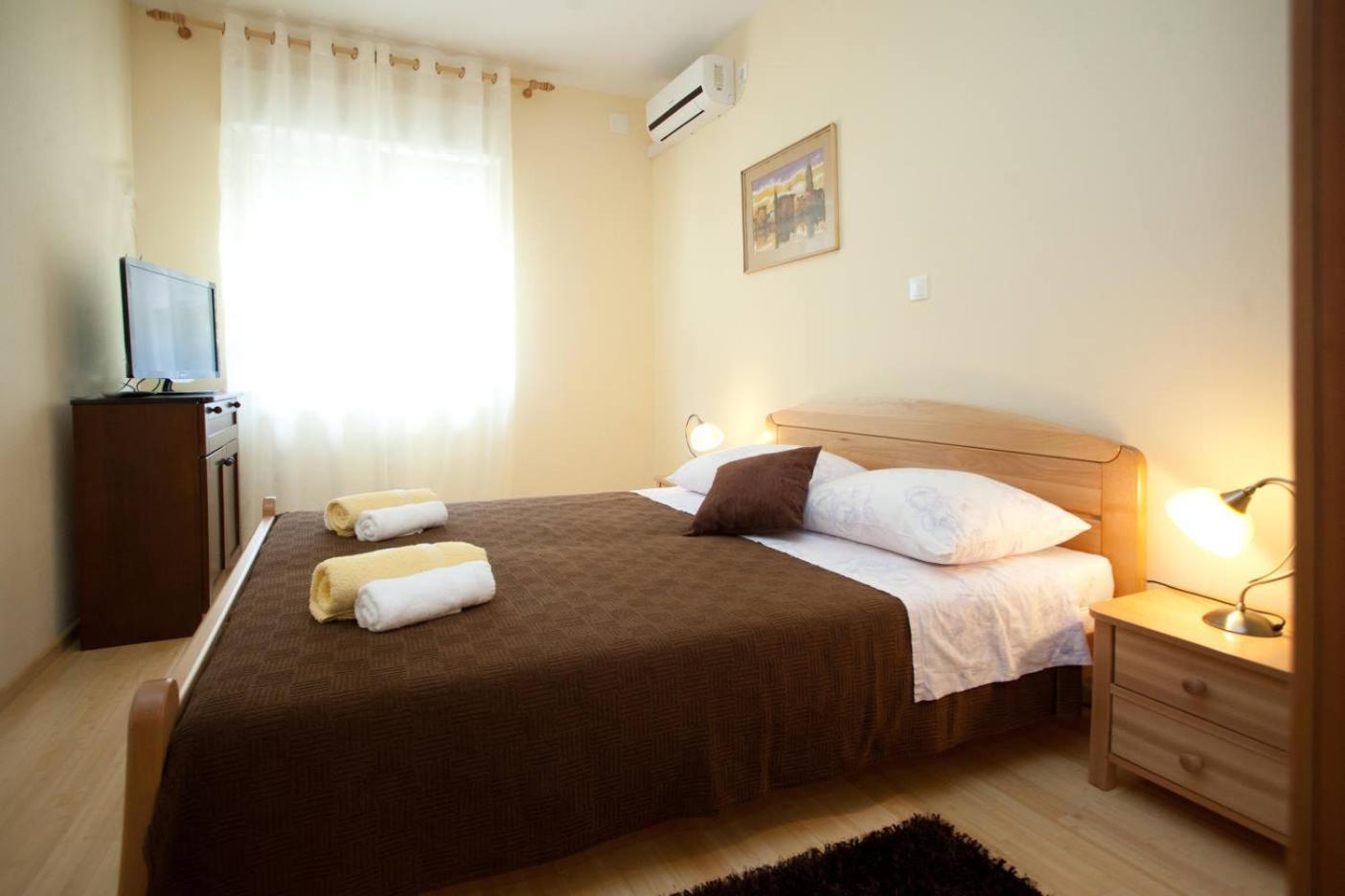 Apartments Beautiful Sandy Beach Split Exteriör bild
