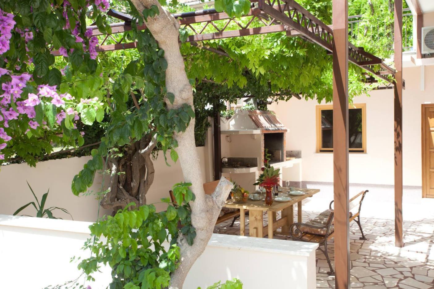 Apartments Beautiful Sandy Beach Split Exteriör bild
