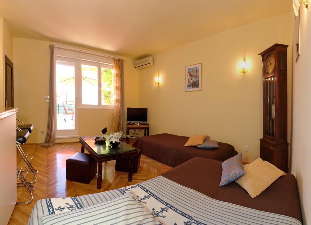 Apartments Beautiful Sandy Beach Split Exteriör bild